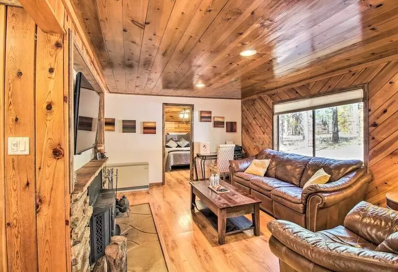 Deck & Grill: Pet Friendly Lakeside Cabin
