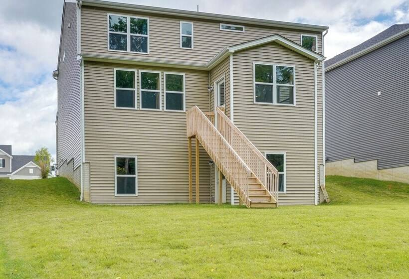 25 Mi To Columbus: Pet Friendly Family Home!