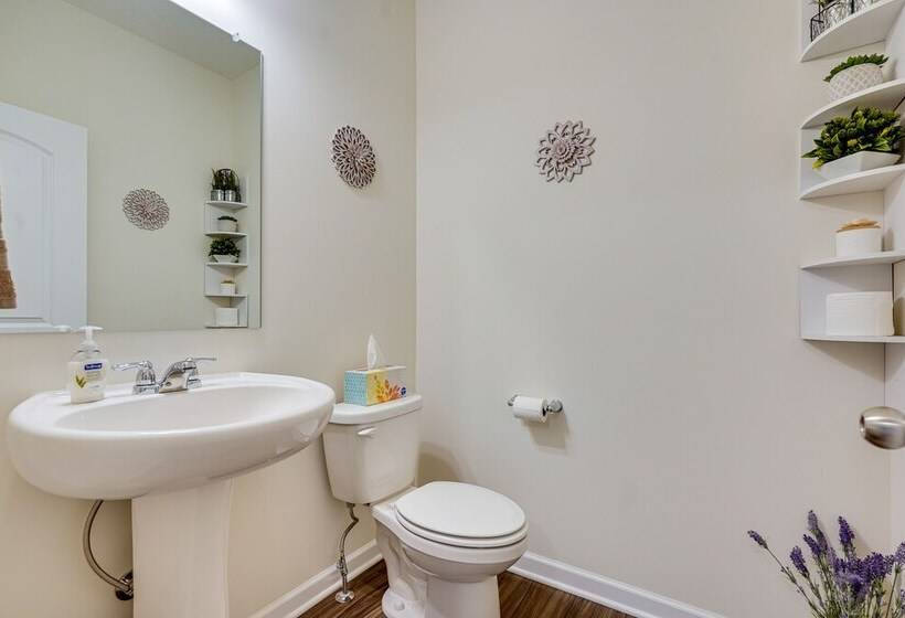 25 Mi To Columbus: Pet Friendly Family Home!