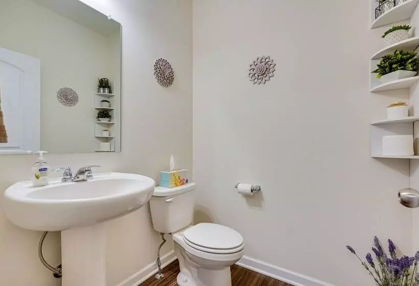 25 Mi To Columbus: Pet Friendly Family Home!