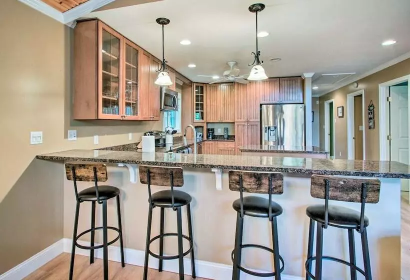 Readfield Retreat W/ Lake Maranacook Views!