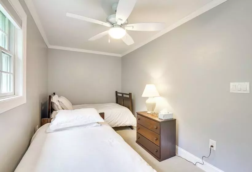 Readfield Retreat W/ Lake Maranacook Views!