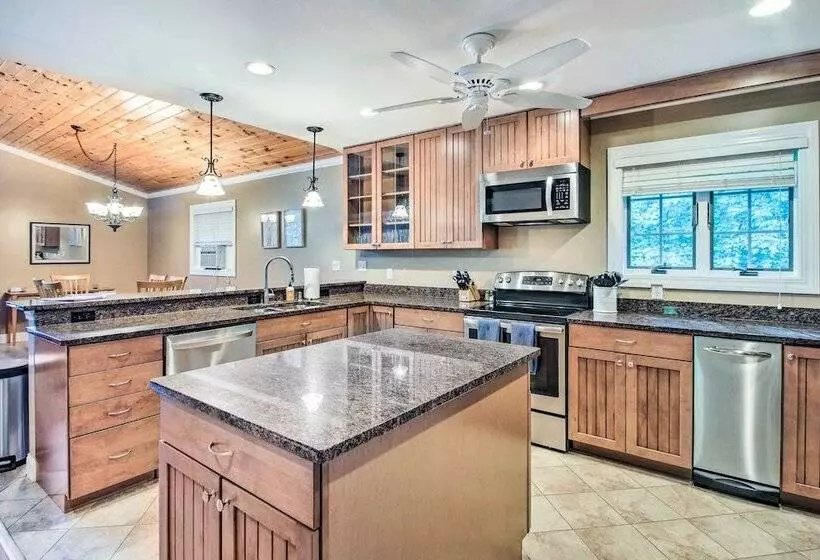 Readfield Retreat W/ Lake Maranacook Views!