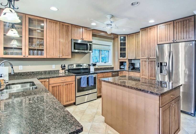 Readfield Retreat W/ Lake Maranacook Views!