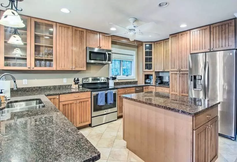 Readfield Retreat W/ Lake Maranacook Views!