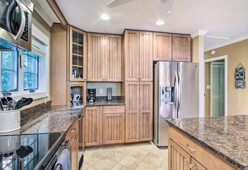 Readfield Retreat W/ Lake Maranacook Views!