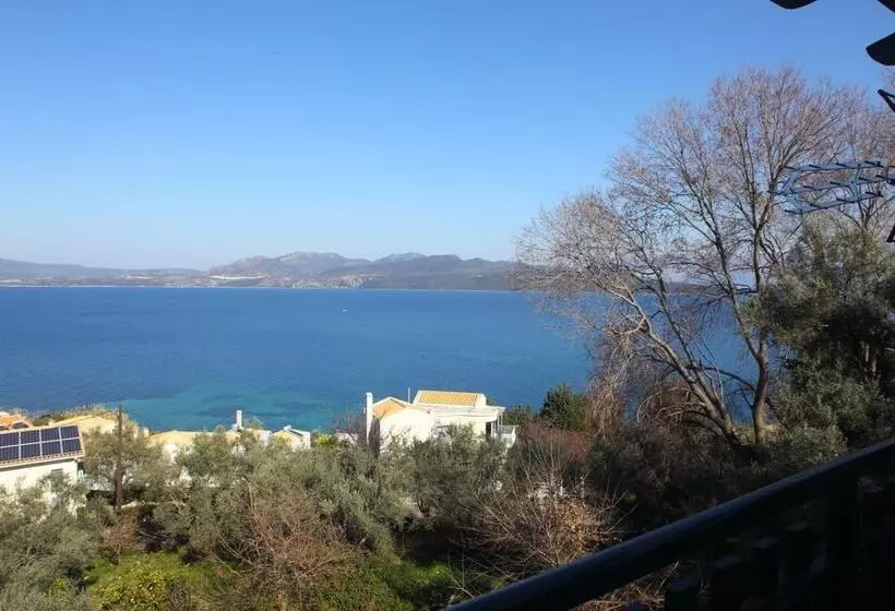 Residenssi Impeccable 4 Bed House In Nikiana