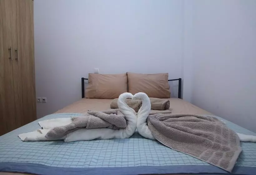 Residenssi Impeccable 4 Bed House In Nikiana