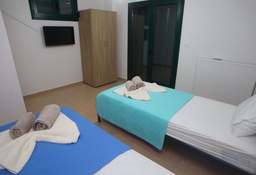 דירת נופש Impeccable 4 Bed House In Nikiana