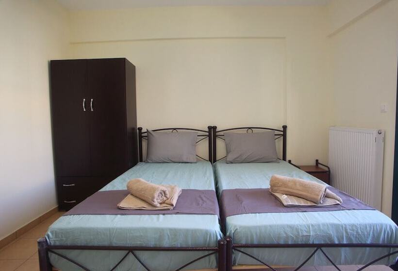 דירת נופש Impeccable 4 Bed House In Nikiana