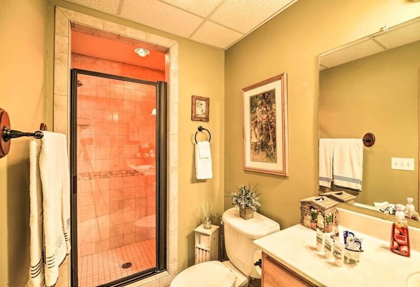 River Dream Cabin  On New River W/ Deck, Fire Pit