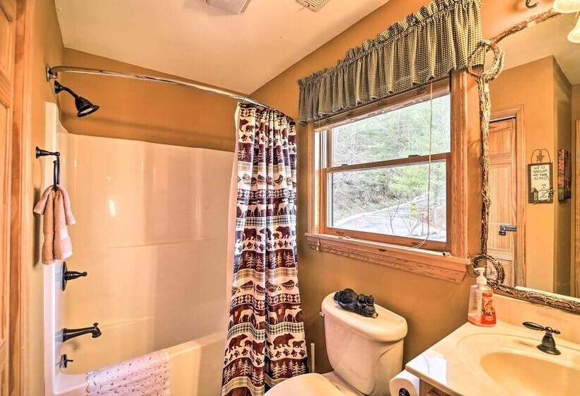 River Dream Cabin  On New River W/ Deck, Fire Pit