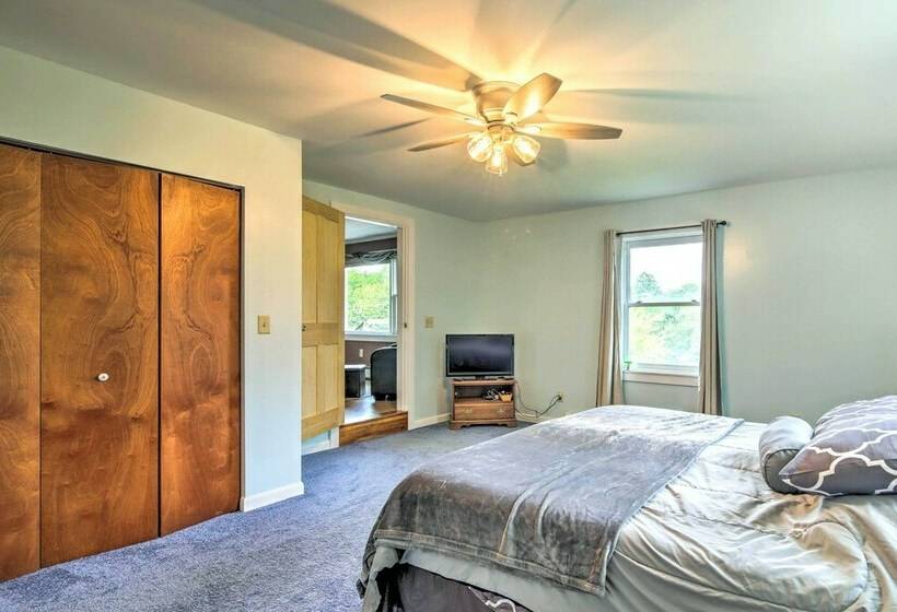 Secluded Mountainside Home ~ 13 Mi To Skiing!