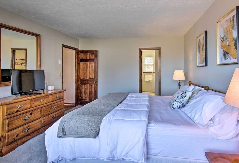 Furnished Deck + Mtn Views: Burnsville Cabin!