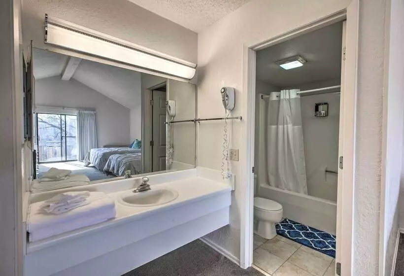 Resort Perks: Spacious Lake Of The Ozarks Home