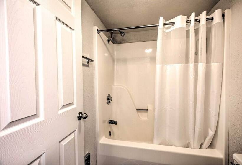 Resort Perks: Spacious Lake Of The Ozarks Home