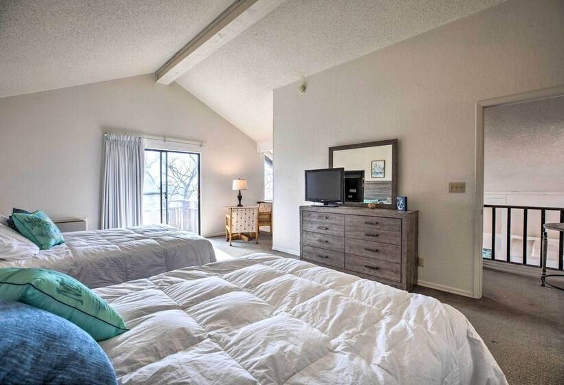 Resort Perks: Spacious Lake Of The Ozarks Home