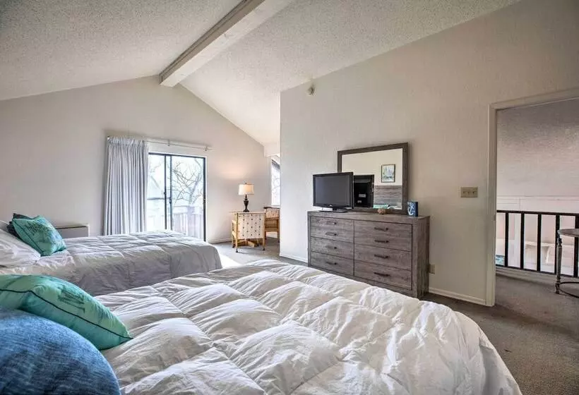 Resort Perks: Spacious Lake Of The Ozarks Home