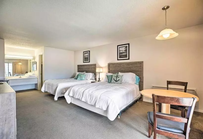 Resort Perks: Spacious Lake Of The Ozarks Home