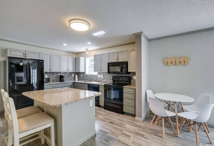 Group Friendly Myrtle Beach House W/ Deck