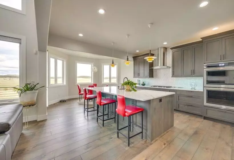 Spacious Southern Colorado Home W/ Mountain Views