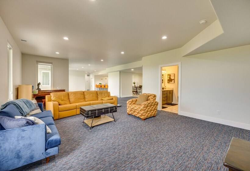 Spacious Southern Colorado Home W/ Mountain Views