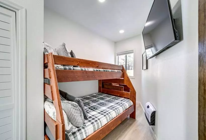 Munds Park Cabin W/ Poker Room & Wraparound Deck!