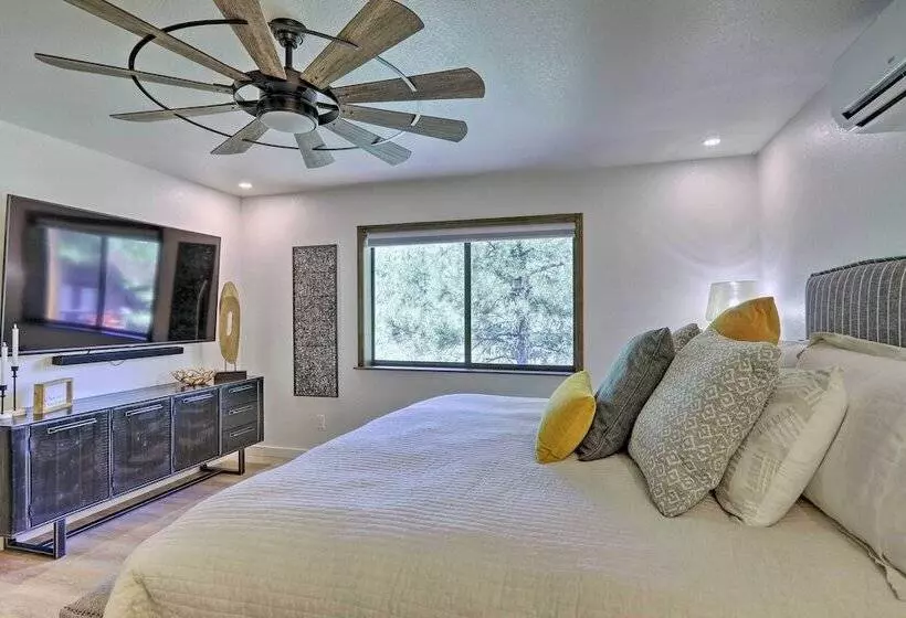 Munds Park Cabin W/ Poker Room & Wraparound Deck!