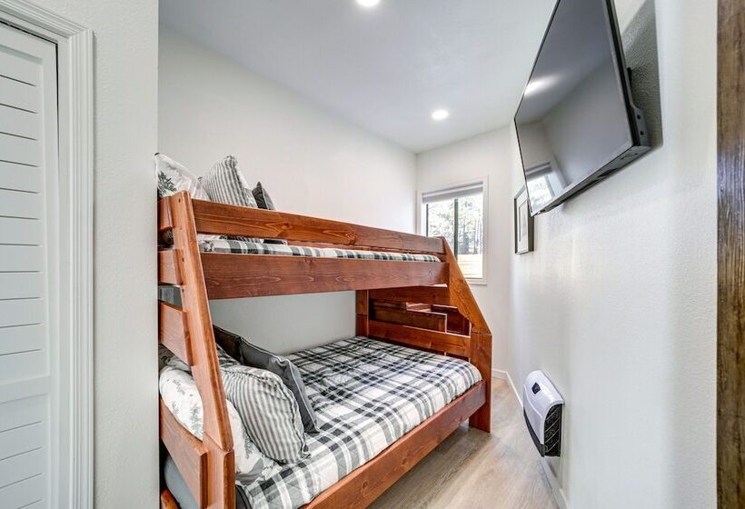 Munds Park Cabin W/ Poker Room & Wraparound Deck!