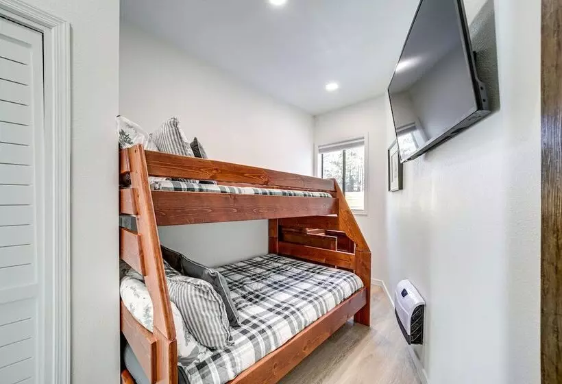 Munds Park Cabin W/ Poker Room & Wraparound Deck!