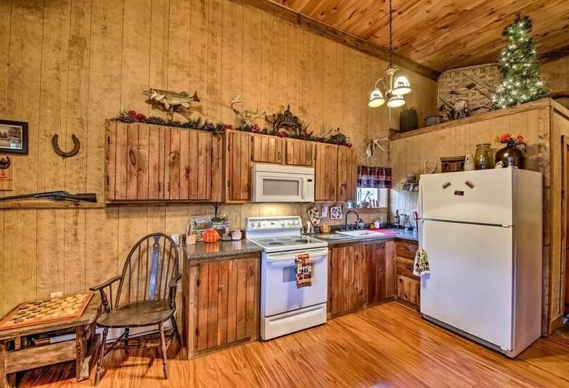 The Bovard Lodge  Rustic Cabin Near Ohio River!