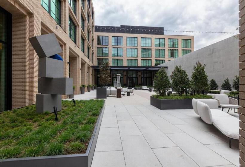 The Crescent Hotel, Fort Worth