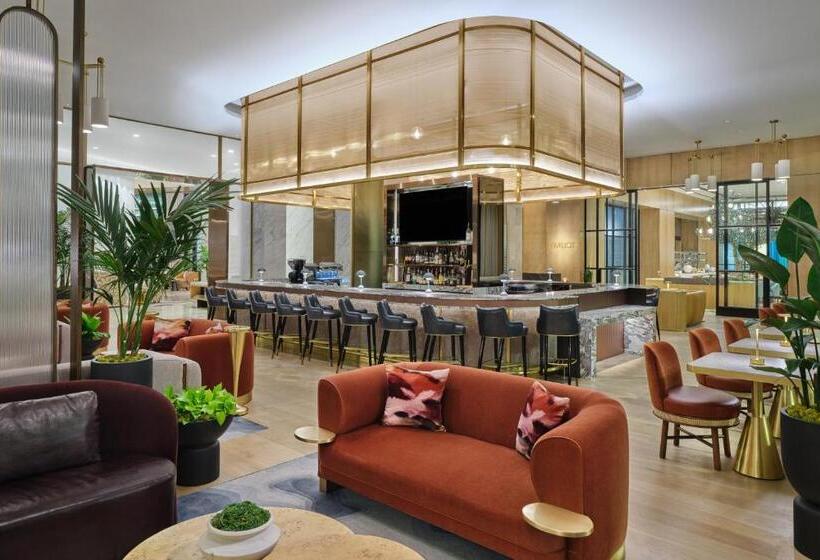 The Crescent Hotel, Fort Worth