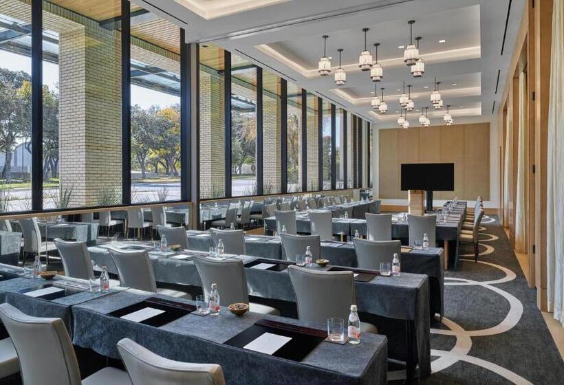 The Crescent Hotel, Fort Worth