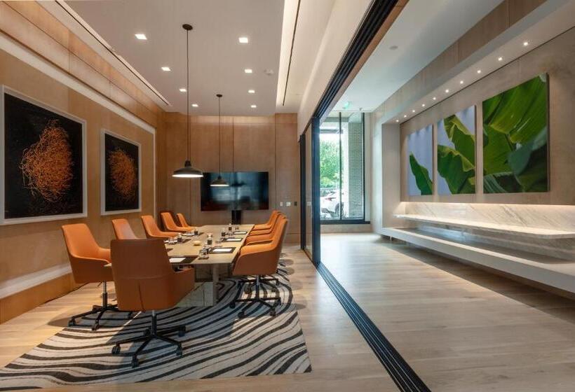 The Crescent Hotel, Fort Worth