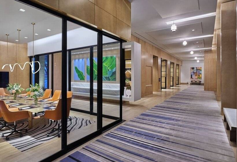 The Crescent Hotel, Fort Worth