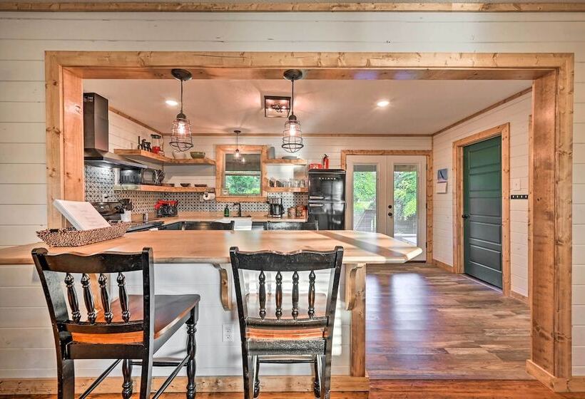 Charming Eagletown Home W/ Private Hot Tub & Deck!