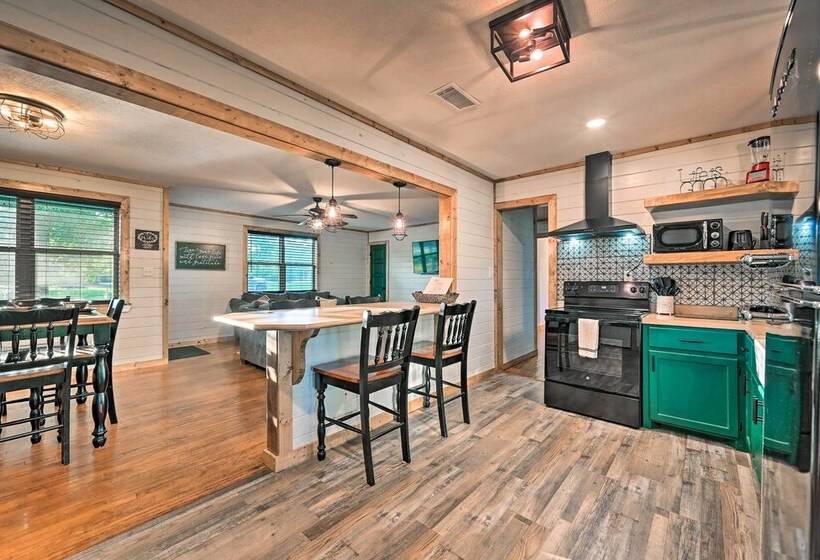 Charming Eagletown Home W/ Private Hot Tub & Deck!