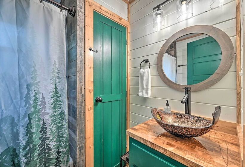 Charming Eagletown Home W/ Private Hot Tub & Deck!