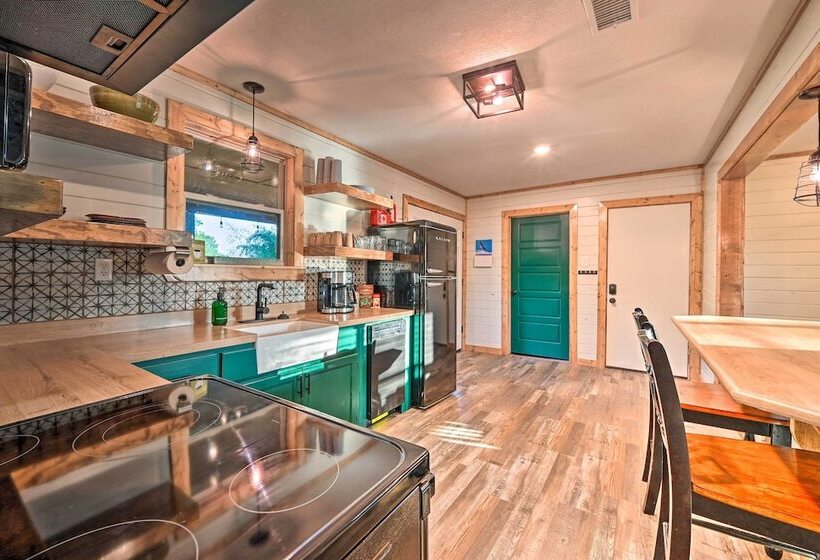 Charming Eagletown Home W/ Private Hot Tub & Deck!