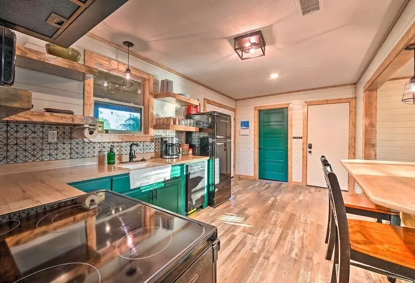 Charming Eagletown Home W/ Private Hot Tub & Deck!