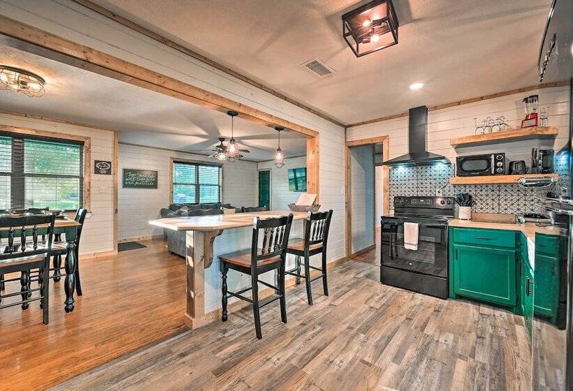 Charming Eagletown Home W/ Private Hot Tub & Deck!