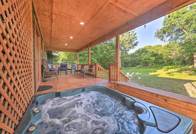 Charming Eagletown Home W/ Private Hot Tub & Deck!
