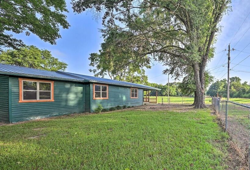 Charming Eagletown Home W/ Private Hot Tub & Deck!