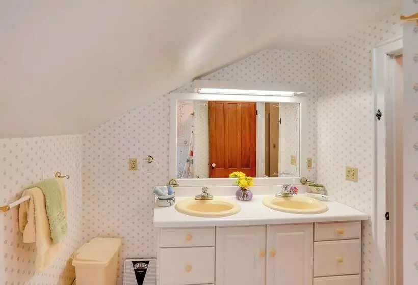 Waterfalls And Trails At  The Mills At Green Hole