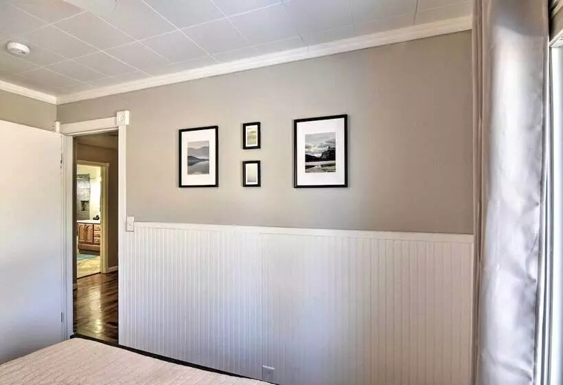 Downtown Buena Vista Cabin W/ Patio & Grill!