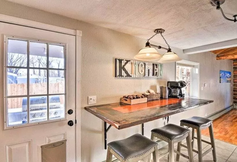 Downtown Buena Vista Cabin W/ Patio & Grill!