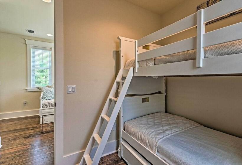 Beach Oasis W/ Pool Access, ~ 1 Mi To Shore!