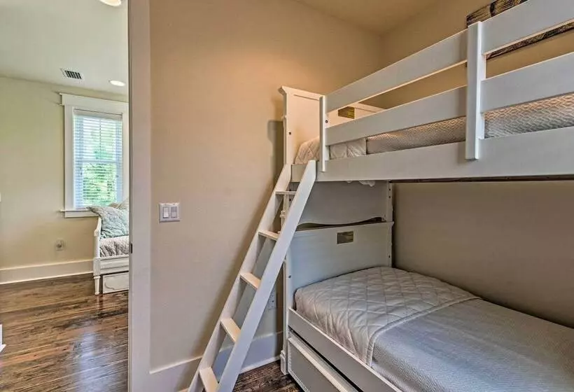 Beach Oasis W/ Pool Access, ~ 1 Mi To Shore!