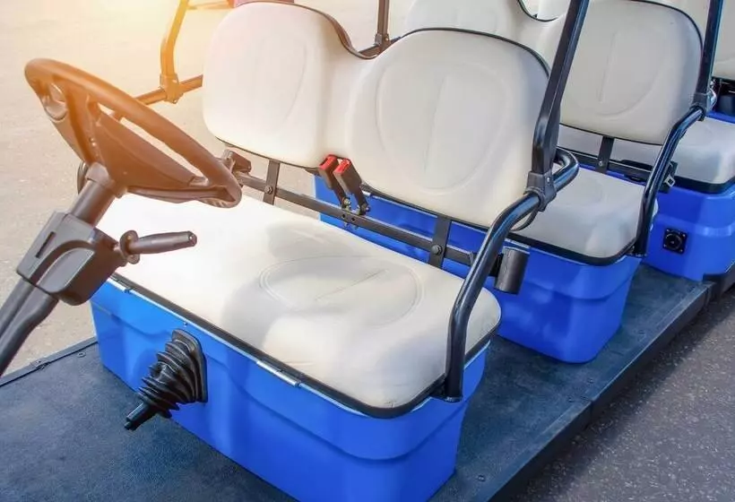 Beach Oasis W/ Pool Access, ~ 1 Mi To Shore!